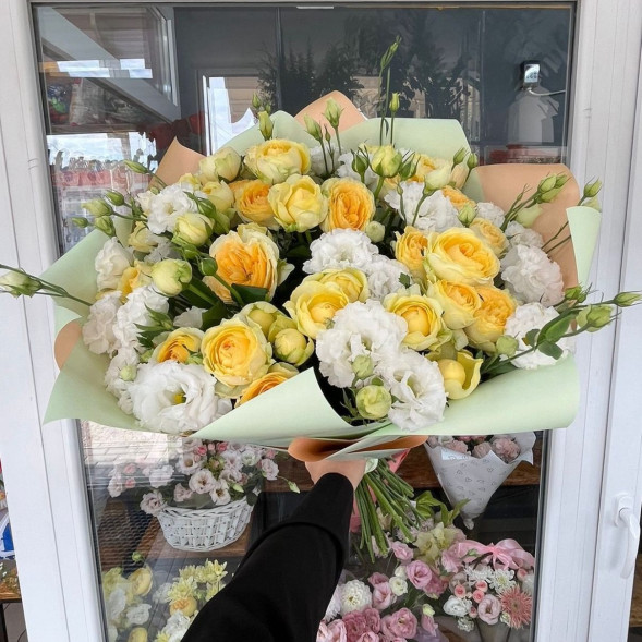 Букет из кустовых роз и эустом «Солнечное утро»  в Бахчисарае