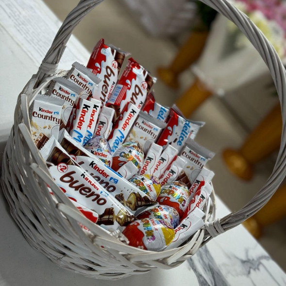 Корзина из сладостей Киндер в Бахчисарае