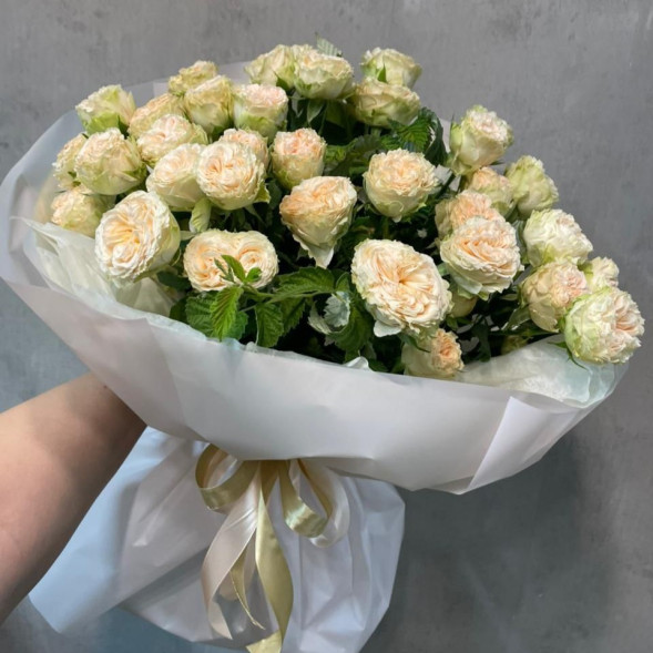 9 кустовых роз в упаковке в Бахчисарае