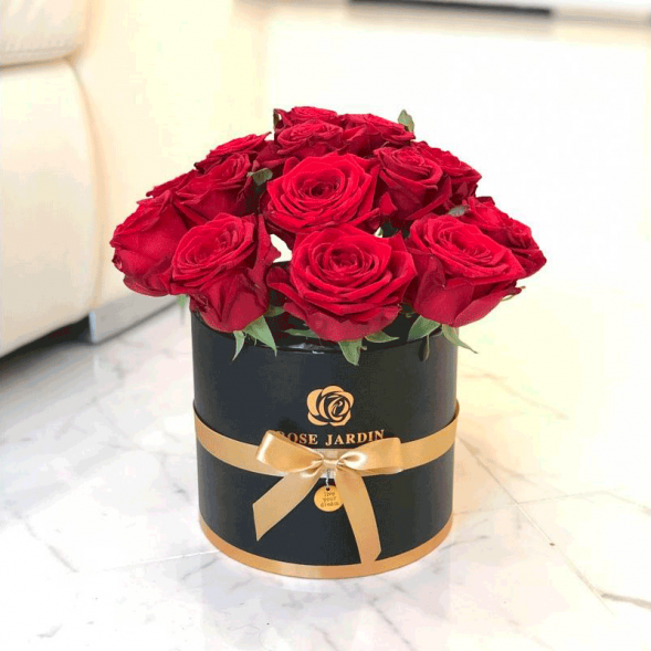 15 красных роз в шляпной коробке в Бахчисарае