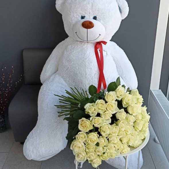 101 белая роза с плюшевым мишкой  в Бахчисарае