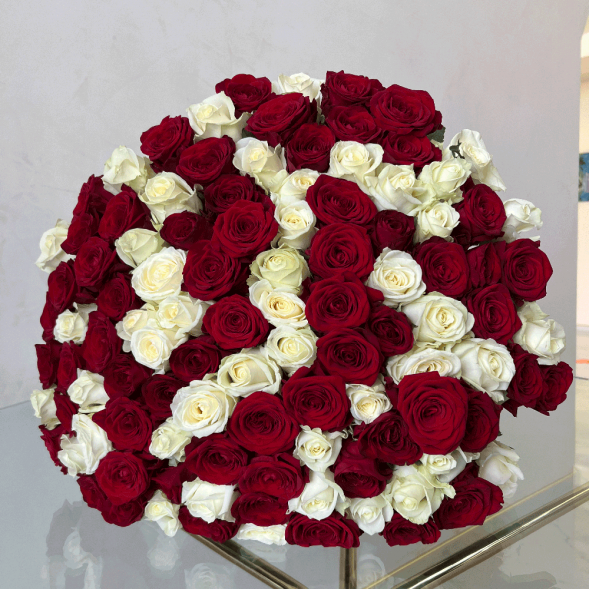 101 красная и белая роза микс в Бахчисарае