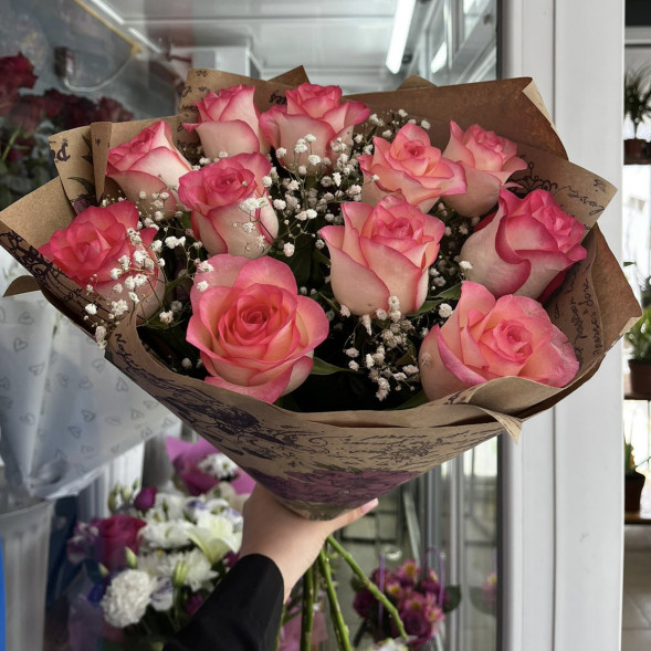 Букет 11 роз с гипсофилой «Романтический вкус» в Бахчисарае