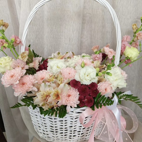 Композиция в корзине «Симпатичная лодочка» в Бахчисарае