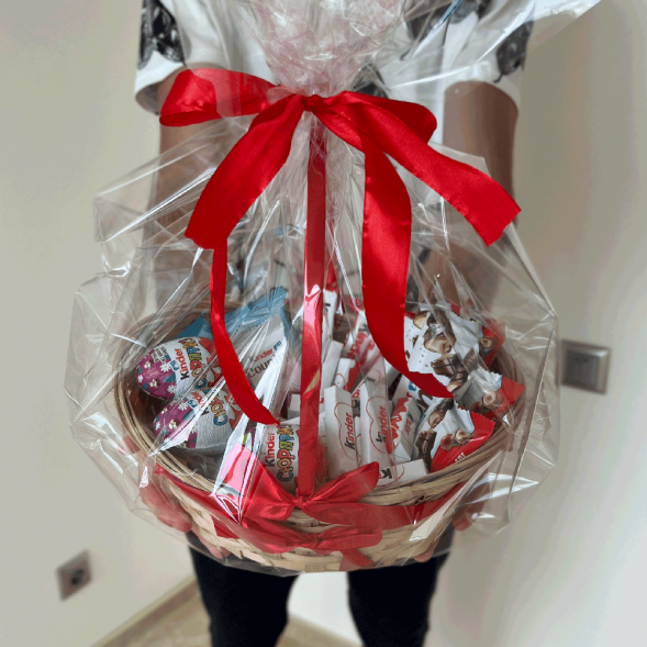 Корзина с киндерами в Бахчисарае