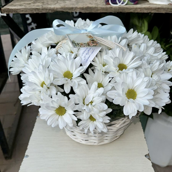 Композиция  «Хризантемы в корзине» в Бахчисарае