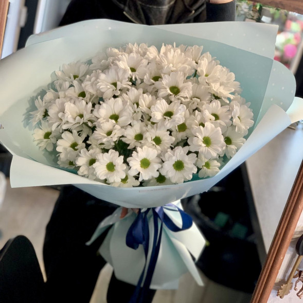 Букет 7 белых кустовых хризантем в Бахчисарае