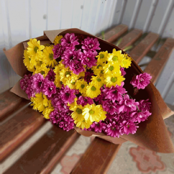 Букет 7 жёлтых и розовых хризантем микс в Бахчисарае