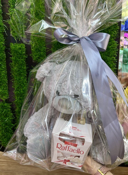 Плюшевый мишка и Raffaello в Бахчисарае