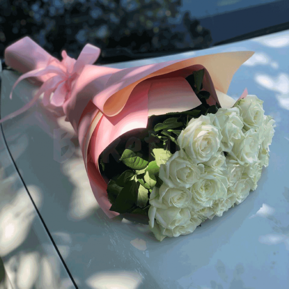 15 белых роз, лента в Бахчисарае