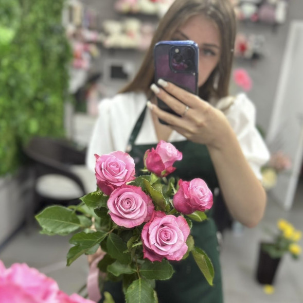 Букет 5 розовых роз в Бахчисарае