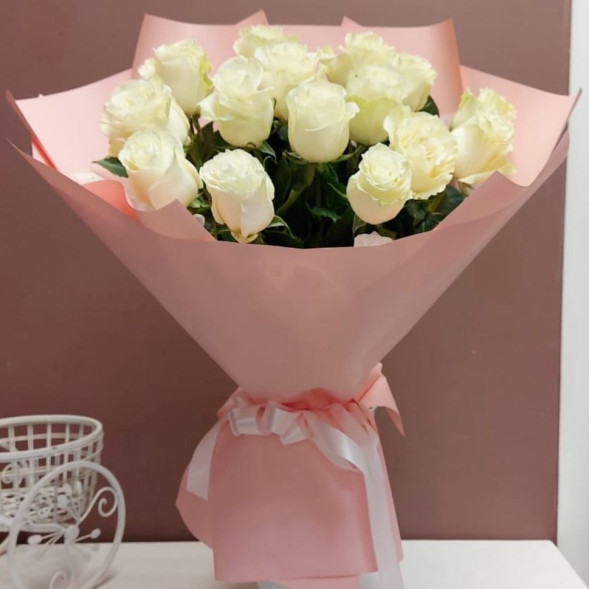 Букет 15 белых голландских роз в упаковке в Бахчисарае