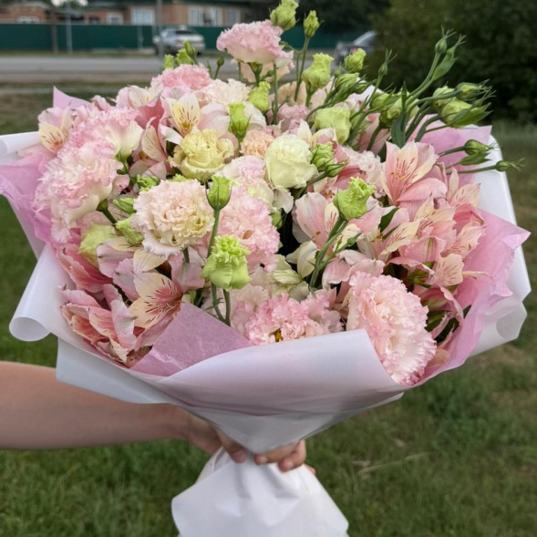 Букет из альстромерий и эустом Зефирное настроение в Бахчисарае