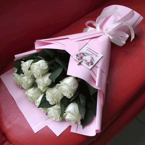 Букет 11 белых роз в упаковке в Бахчисарае