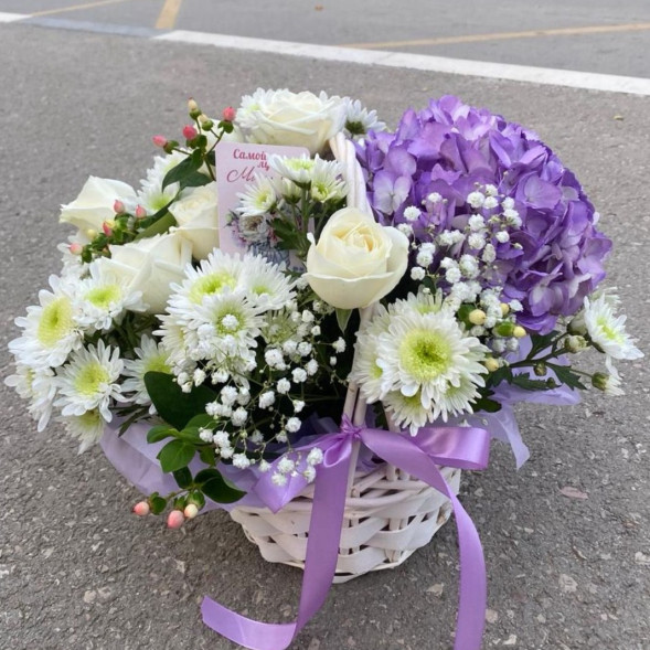 Композиция в корзине «Фиолетовый рай» в Бахчисарае